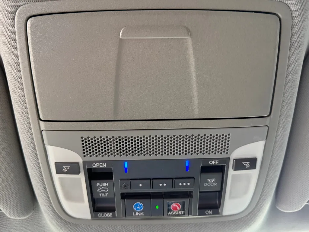 Acura MDX photo 18