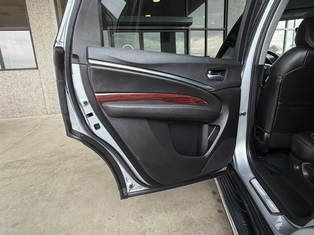 Acura MDX photo 26