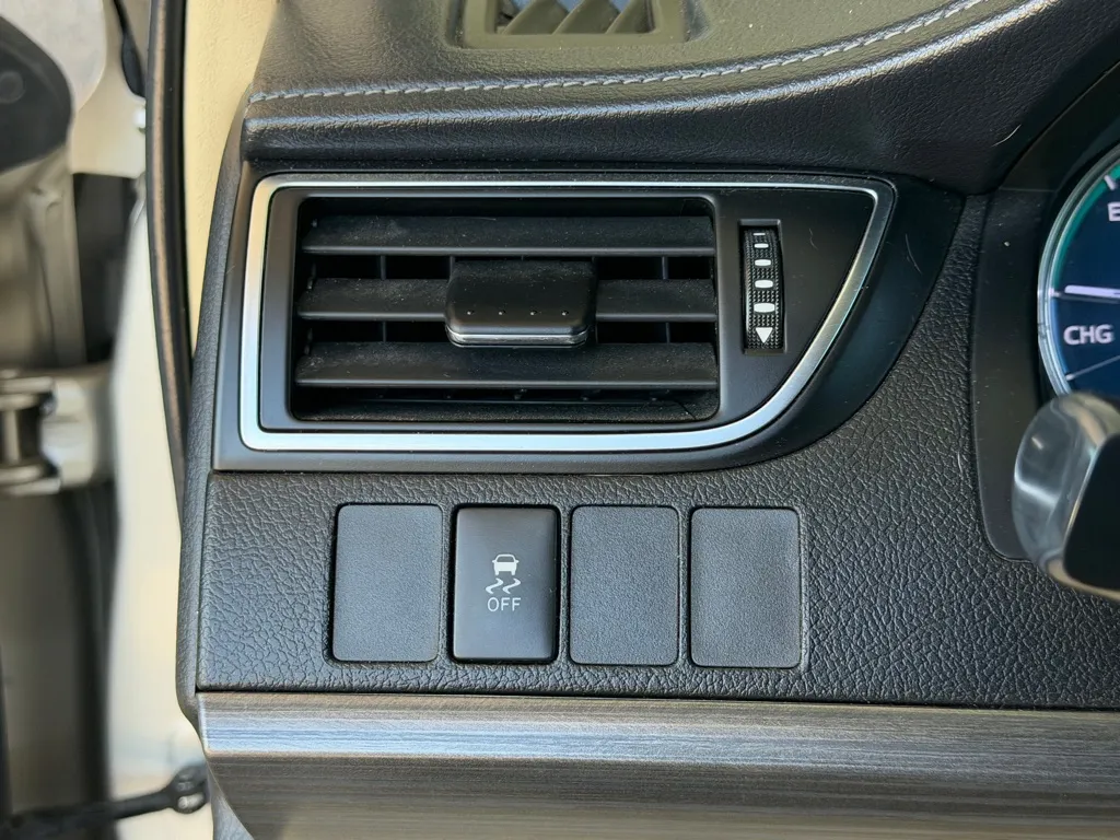 Toyota Camry photo 17