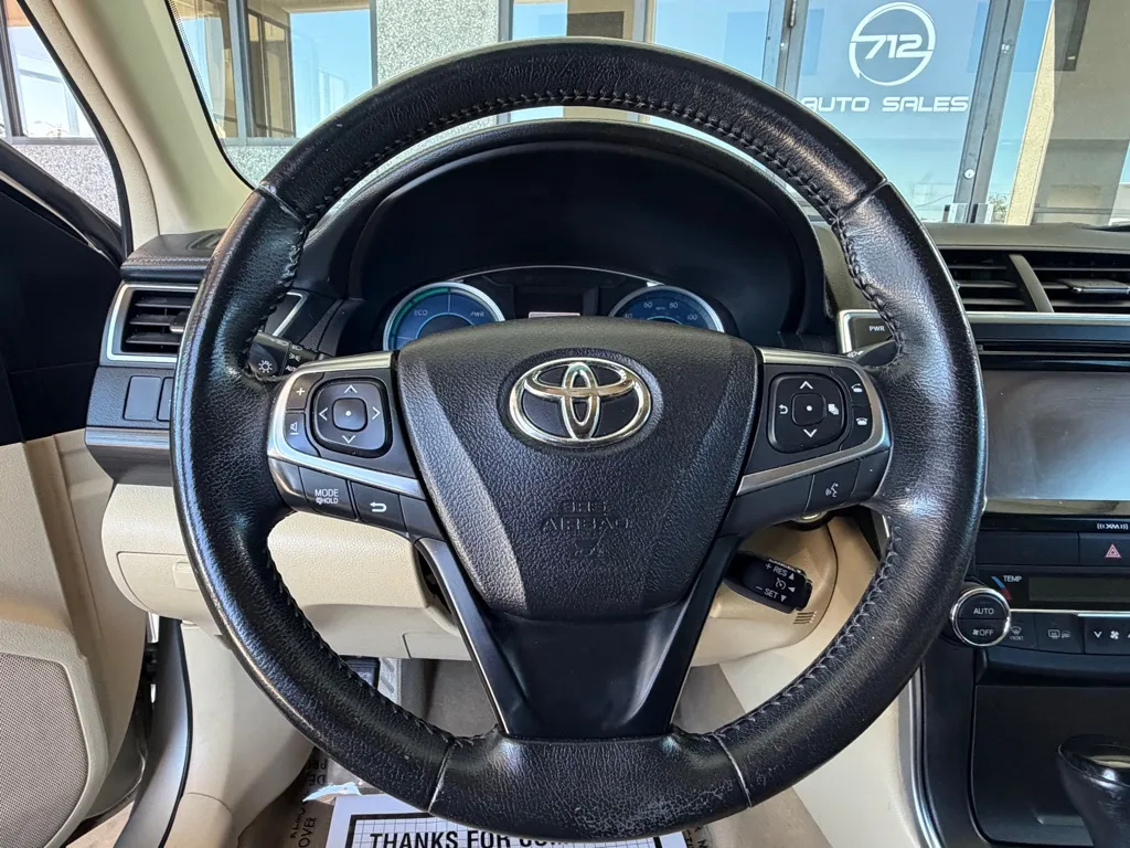 Toyota Camry photo 9