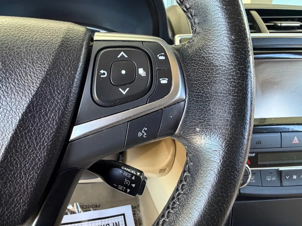 Toyota Camry photo 10