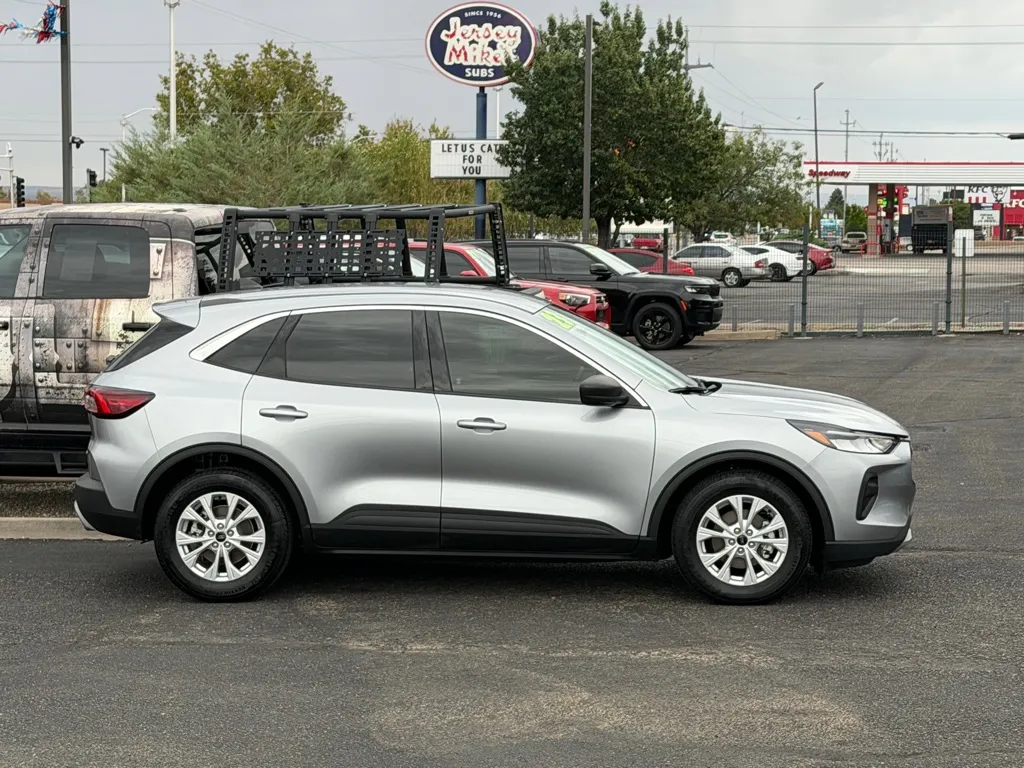 Ford Escape photo 3