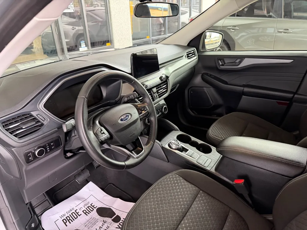 Ford Escape photo 11