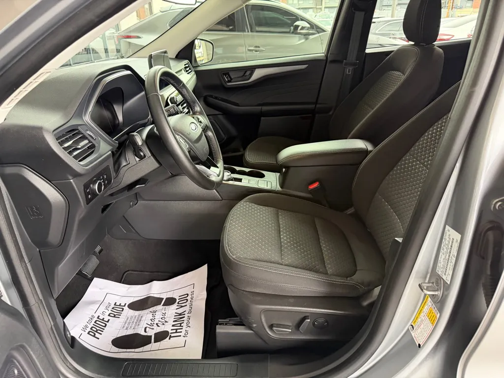 Ford Escape photo 9