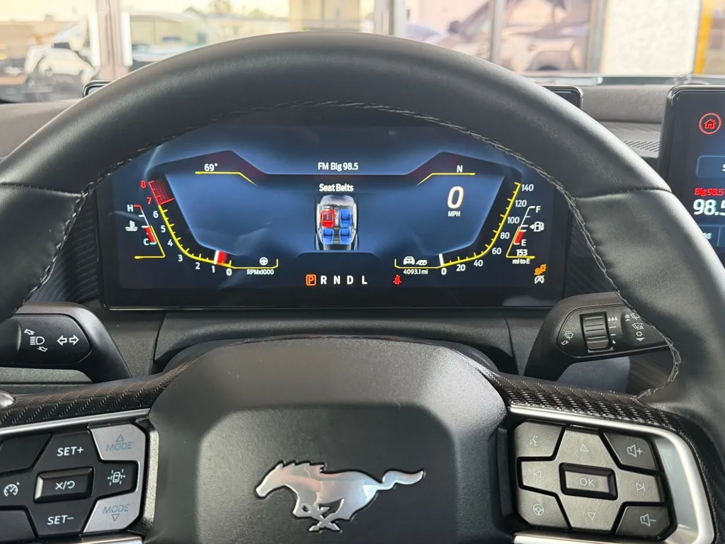 Ford Mustang photo 11