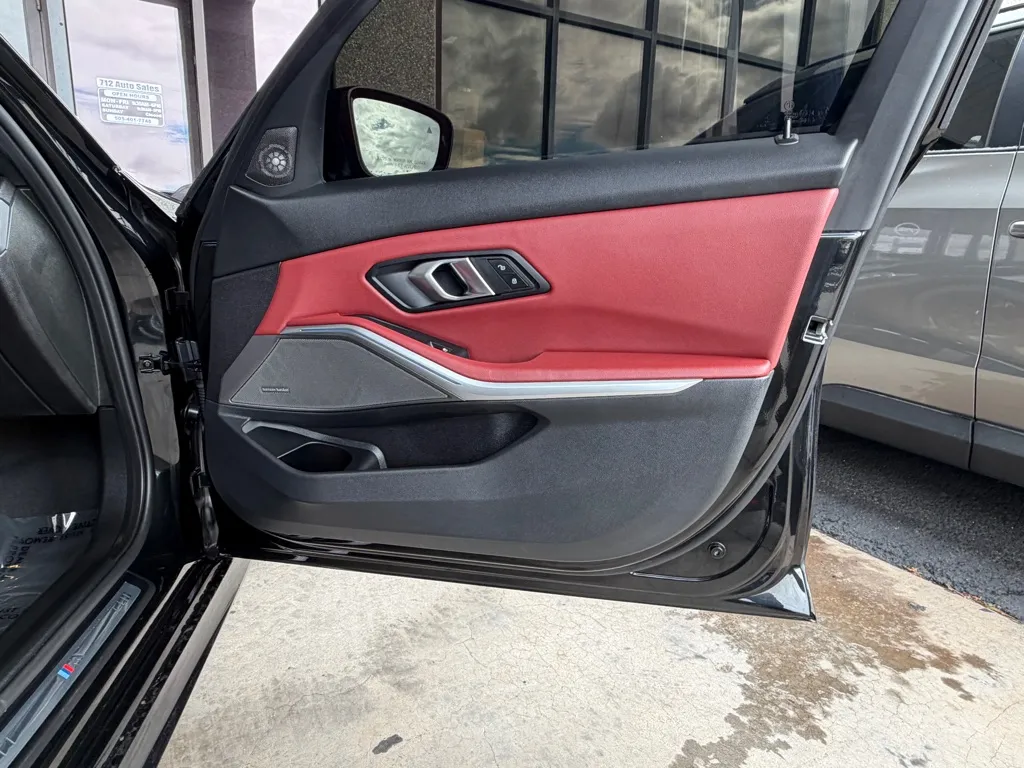 BMW M340i photo 35