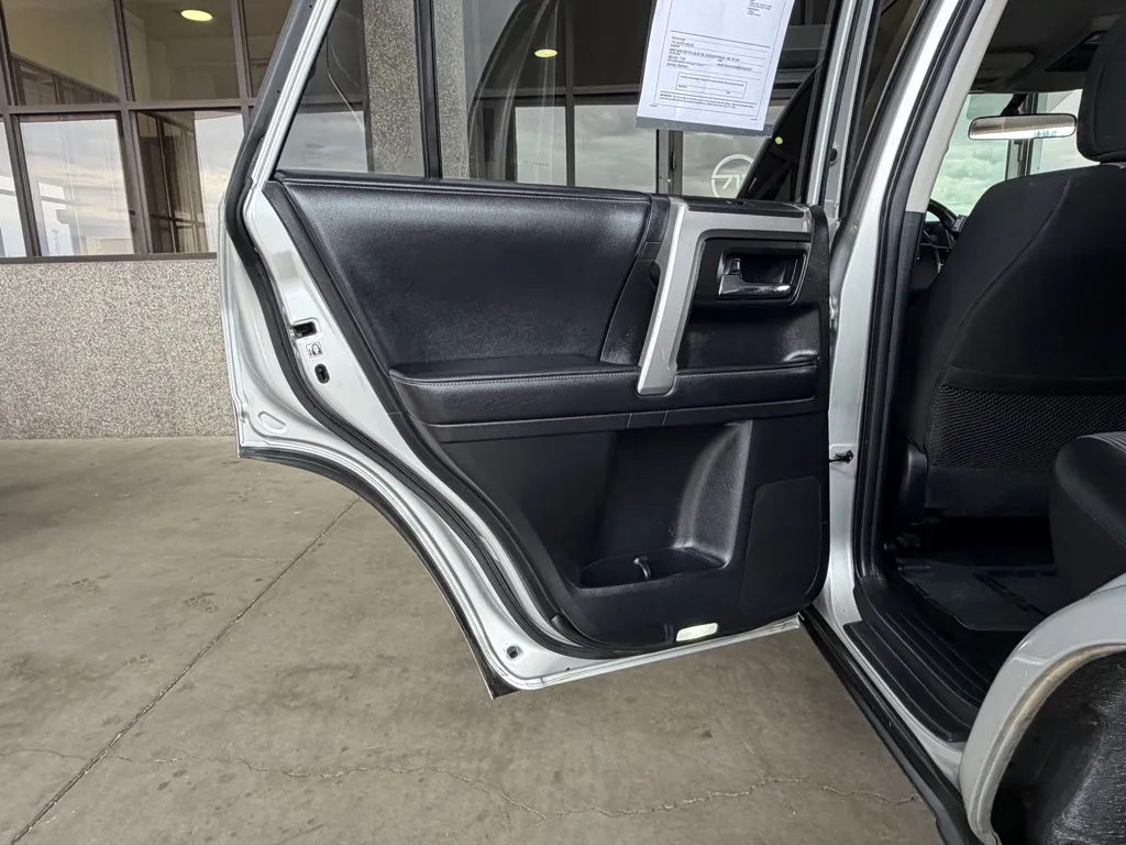 Toyota 4Runner photo 25