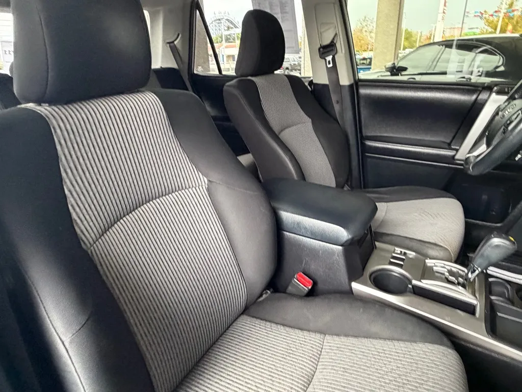 Toyota 4Runner photo 33