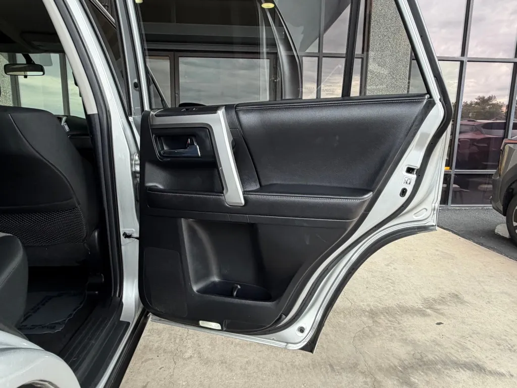 Toyota 4Runner photo 31
