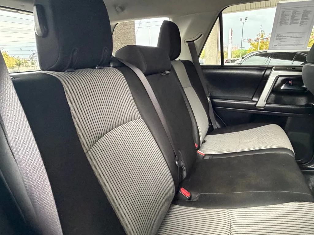 Toyota 4Runner photo 29