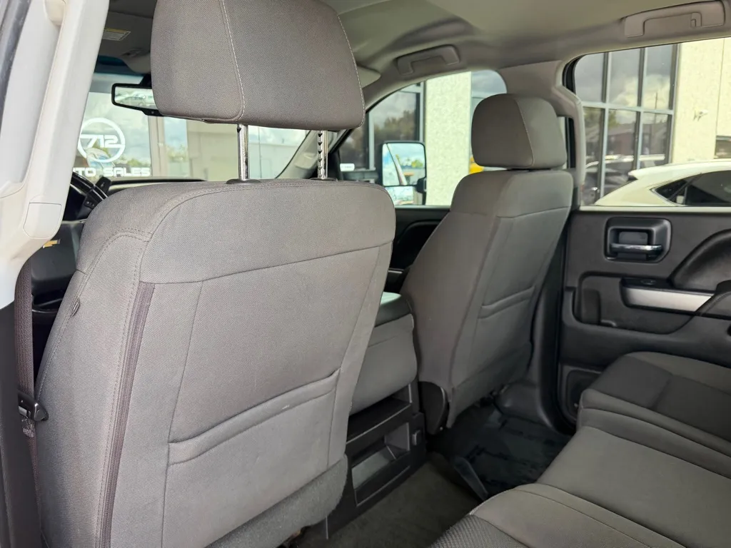 Chevrolet Silverado photo 17