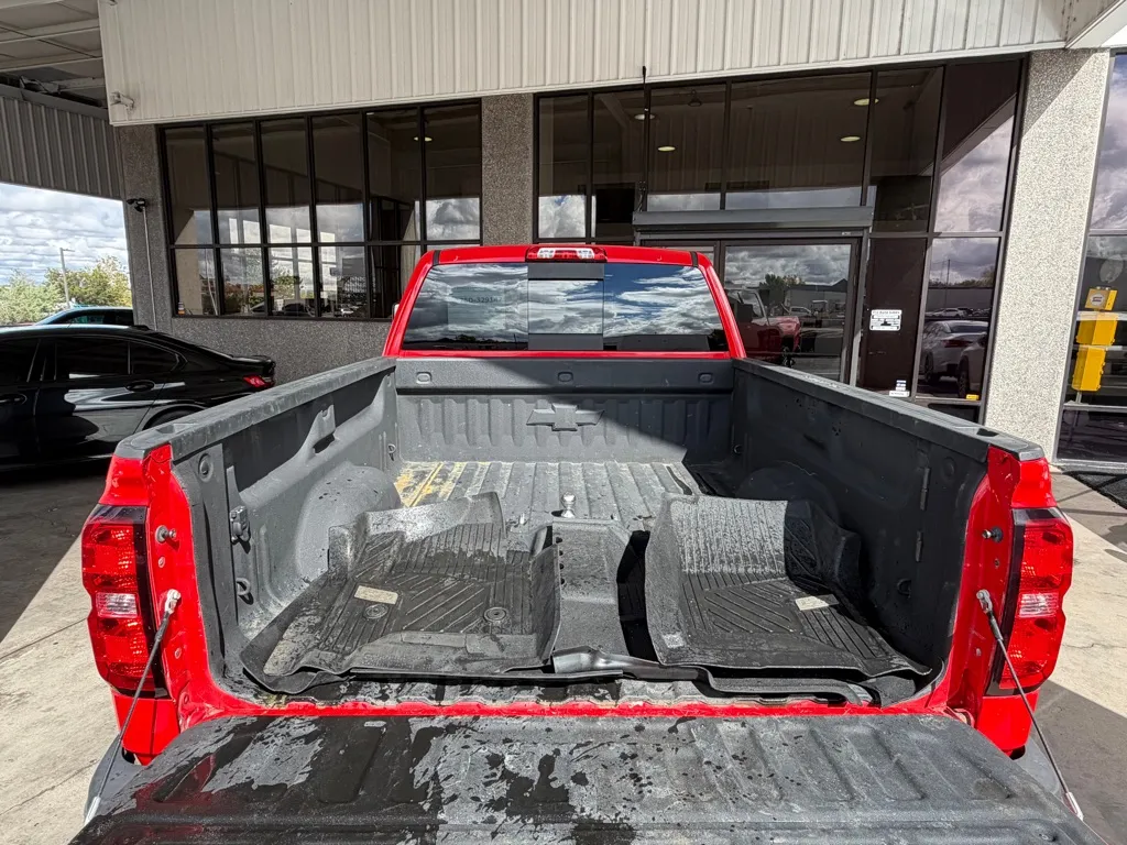 Chevrolet Silverado photo 21