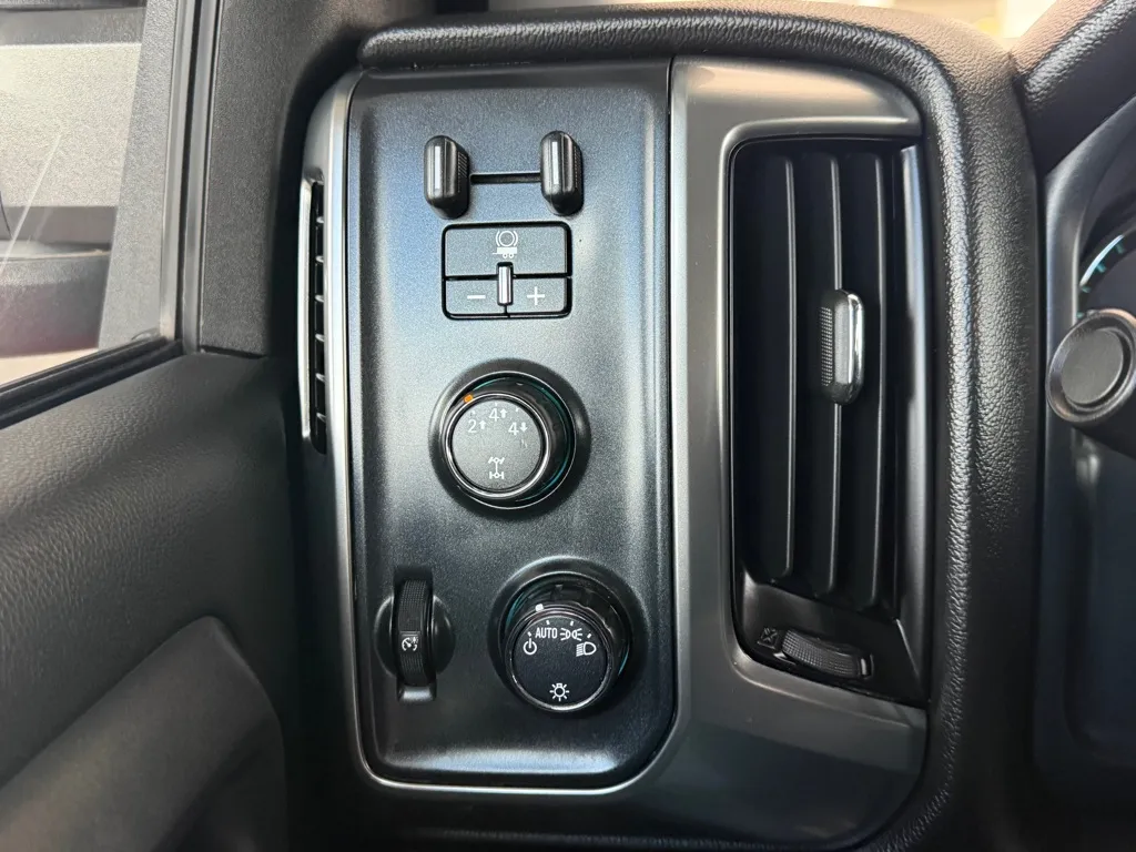 Chevrolet Silverado photo 9