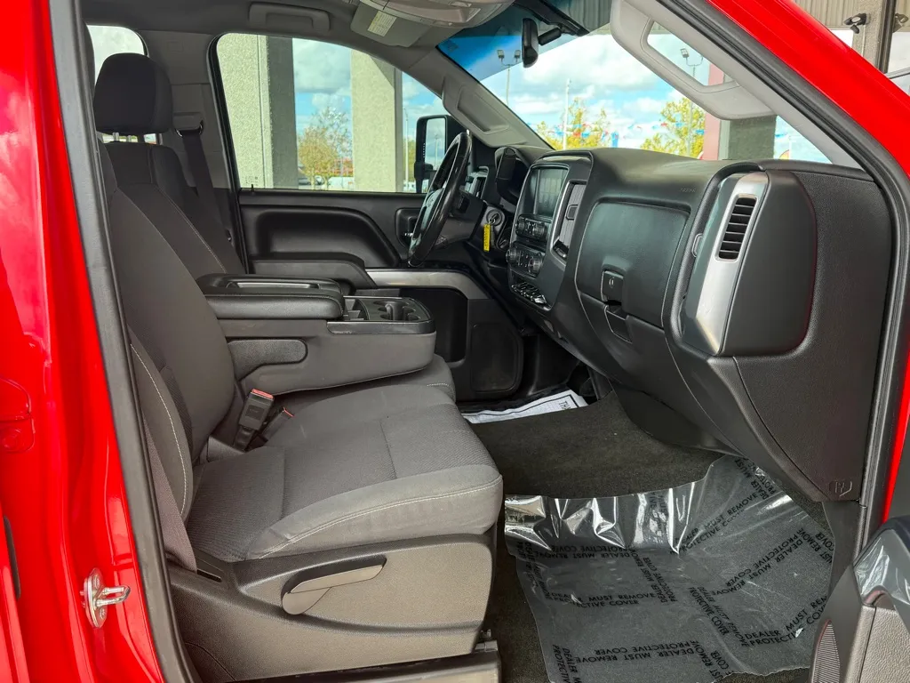 Chevrolet Silverado photo 26