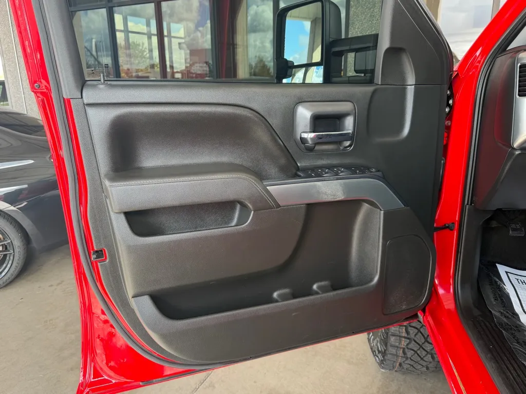Chevrolet Silverado photo 13