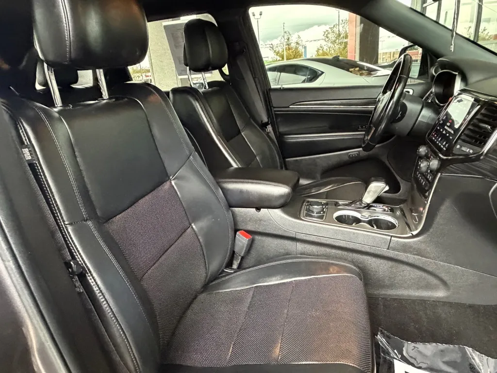 Jeep Grand Cherokee photo 33