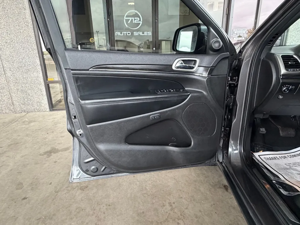 Jeep Grand Cherokee photo 15