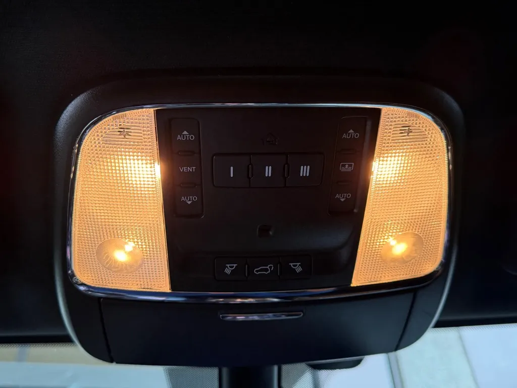 Jeep Grand Cherokee photo 13