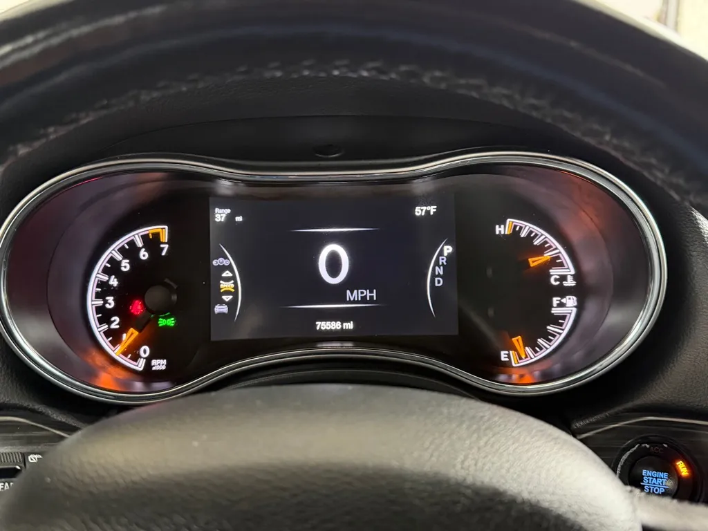 Jeep Grand Cherokee photo 11