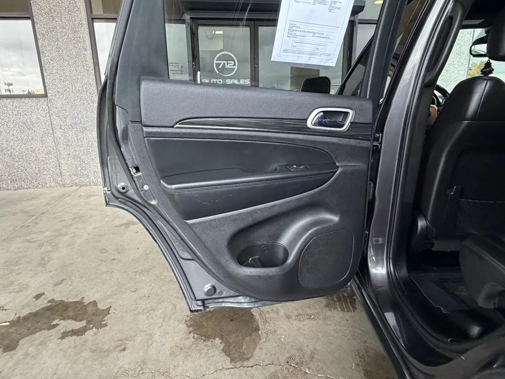 Jeep Grand Cherokee photo 23