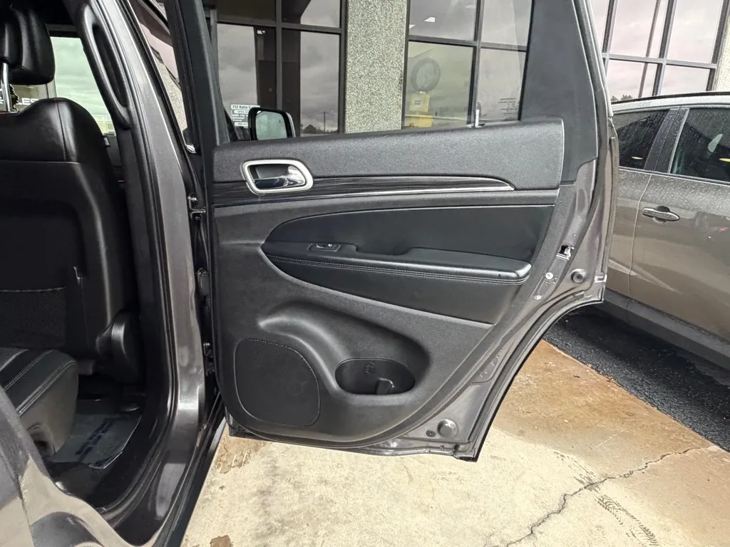 Jeep Grand Cherokee photo 31