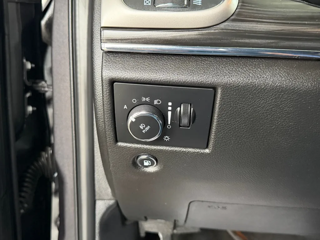 Jeep Grand Cherokee photo 12