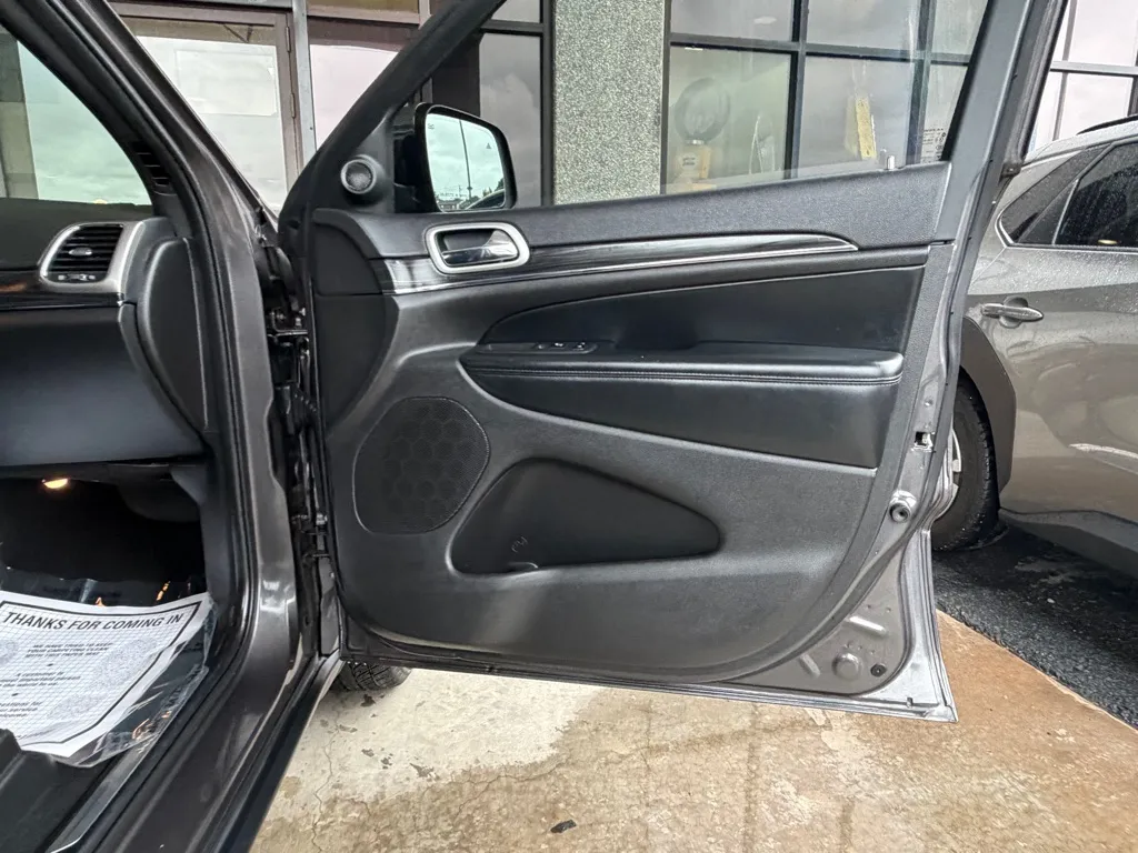 Jeep Grand Cherokee photo 35