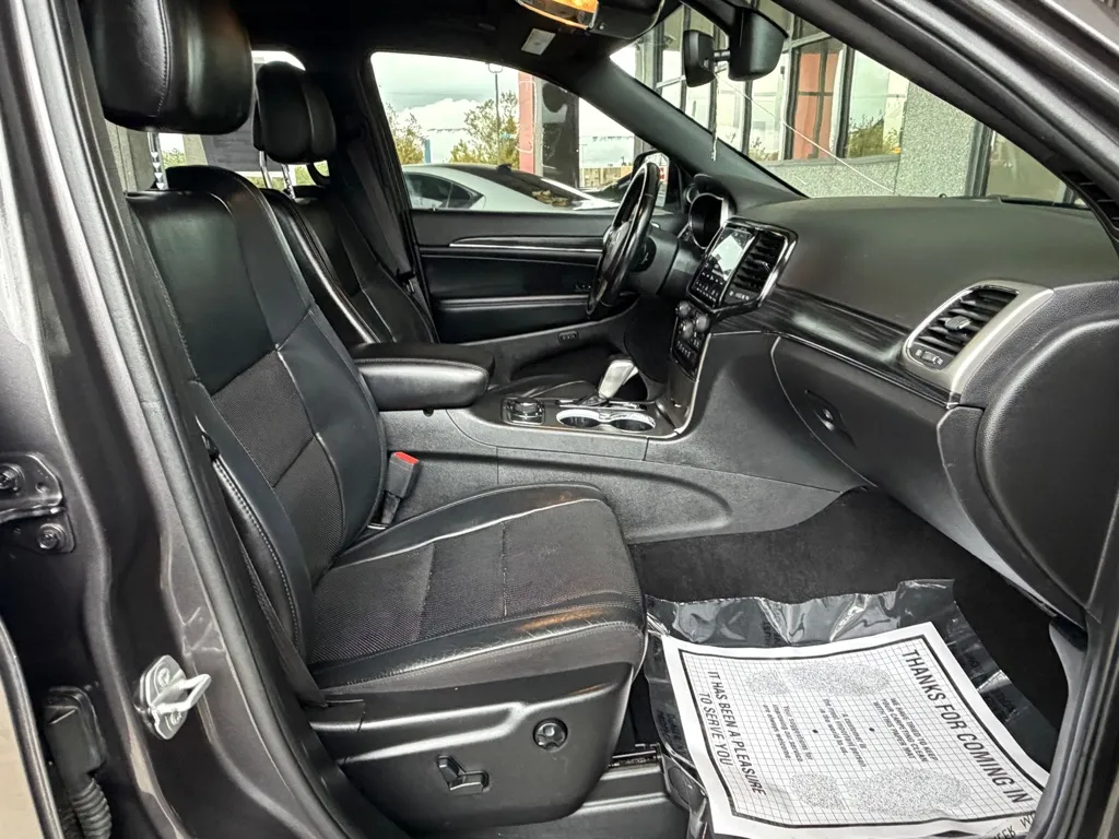 Jeep Grand Cherokee photo 32