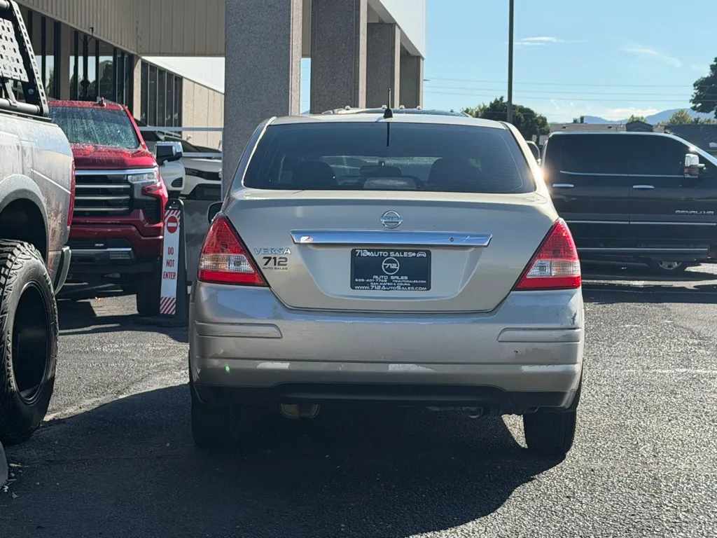 Nissan Versa photo 41