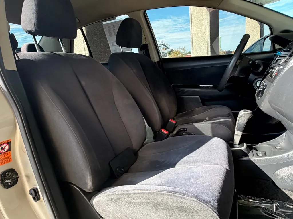 Nissan Versa photo 31