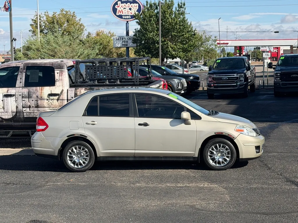 Nissan Versa photo 36