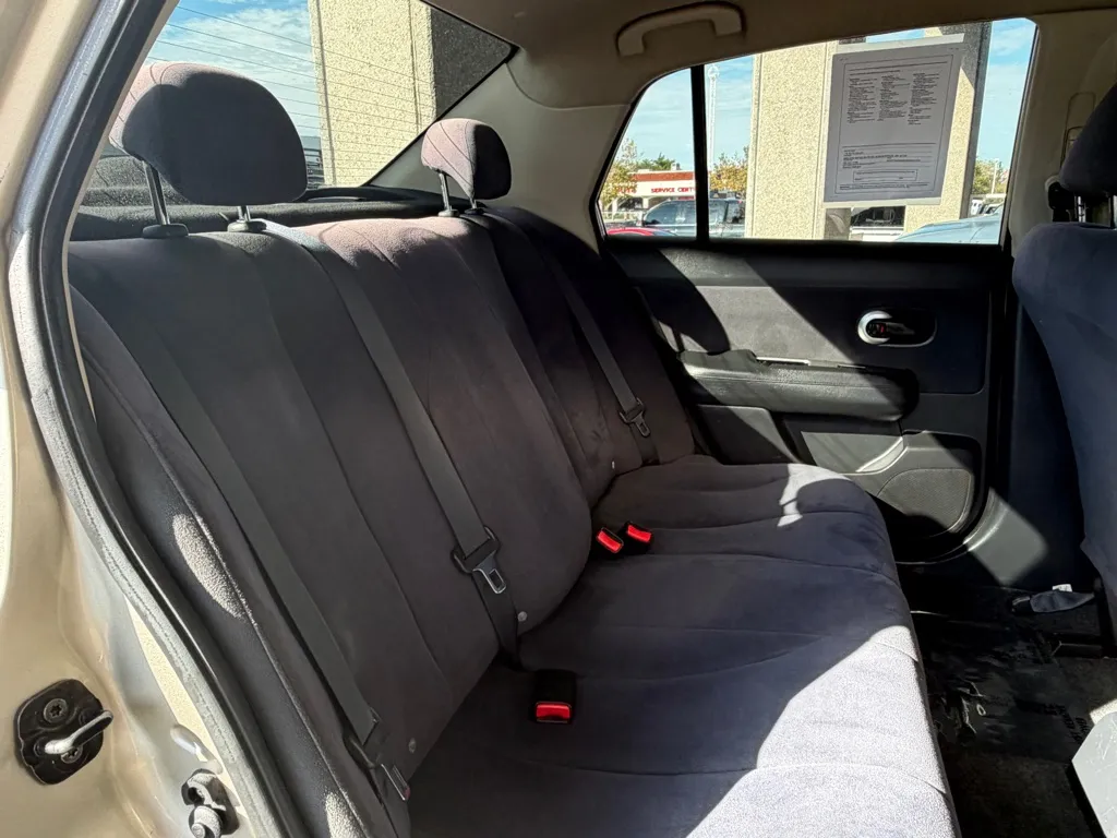 Nissan Versa photo 27
