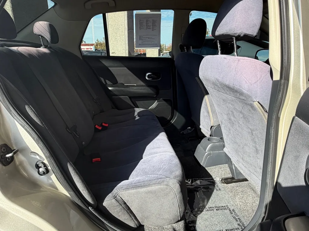 Nissan Versa photo 26