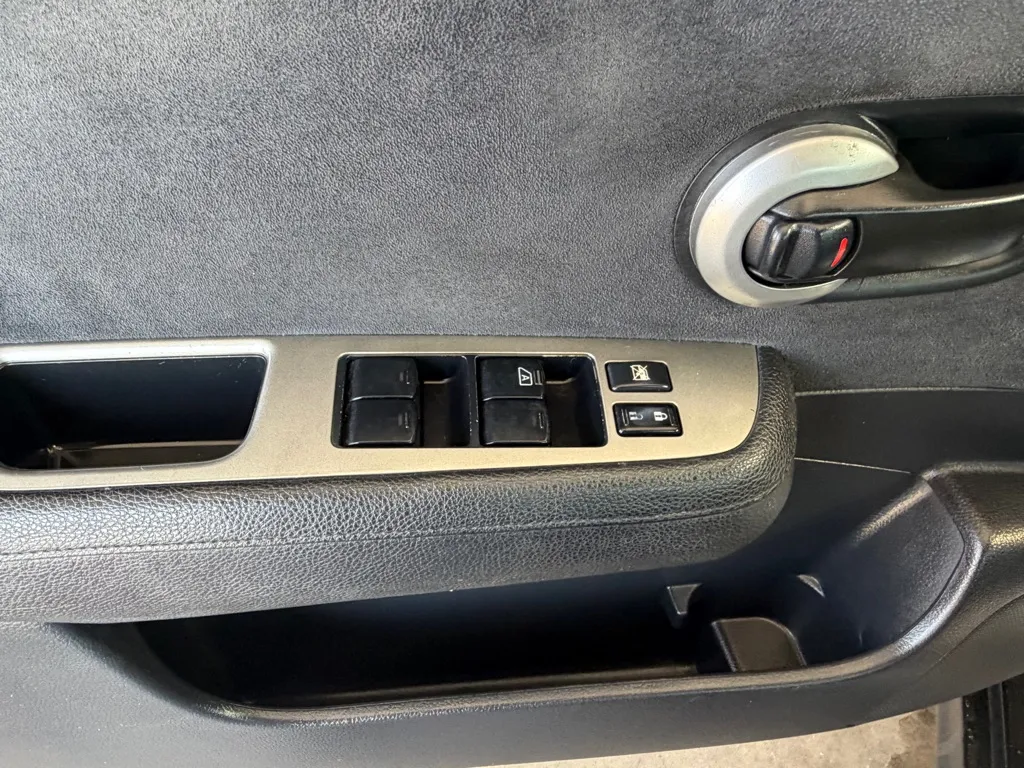 Nissan Versa photo 17