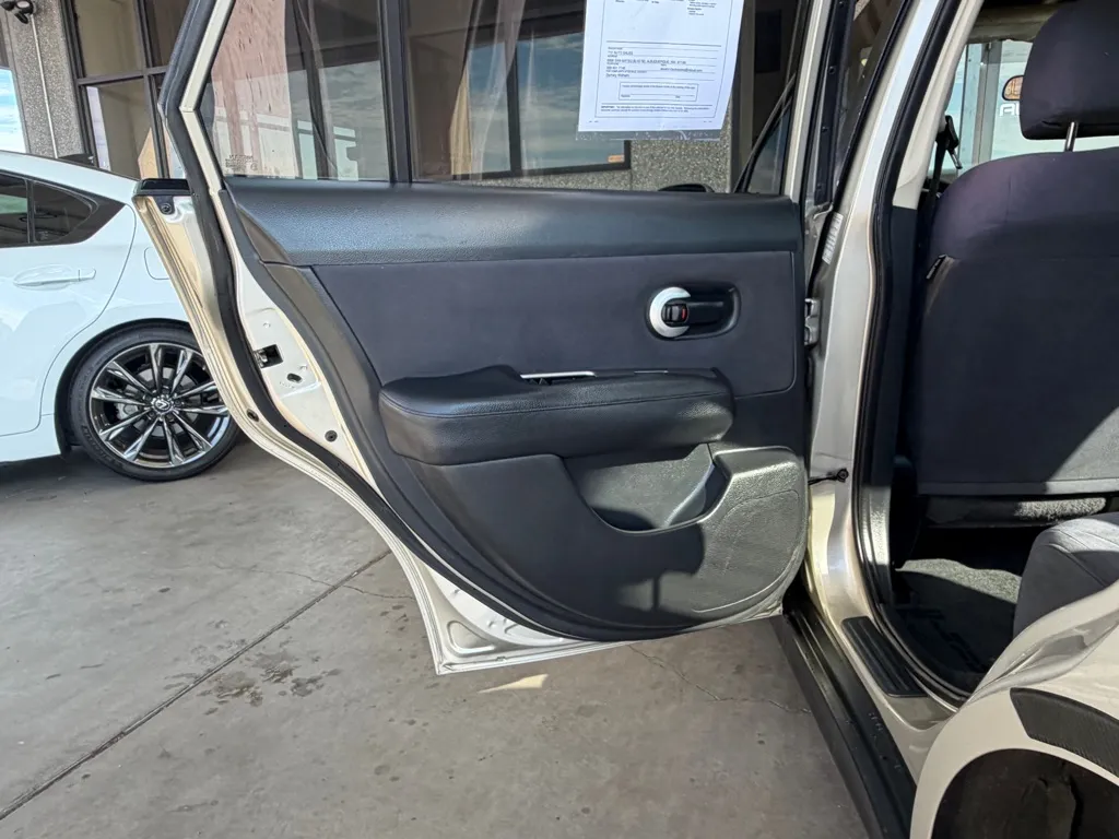 Nissan Versa photo 22