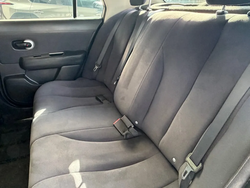 Nissan Versa photo 19