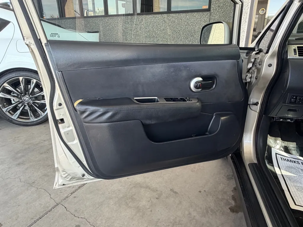 Nissan Versa photo 16
