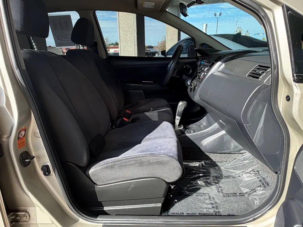 Nissan Versa photo 30