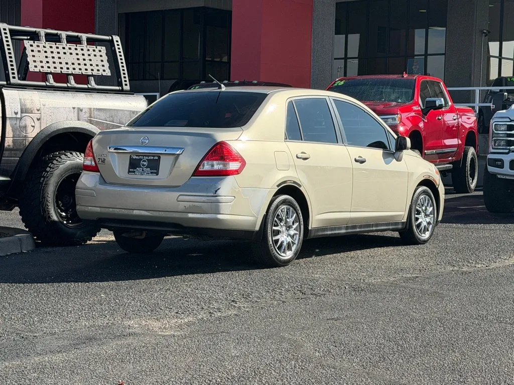 Nissan Versa photo 39