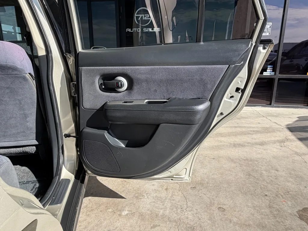 Nissan Versa photo 29
