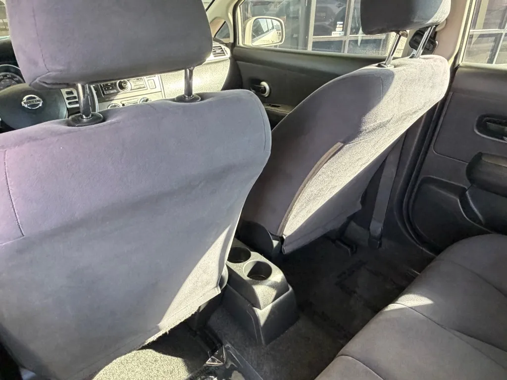 Nissan Versa photo 20