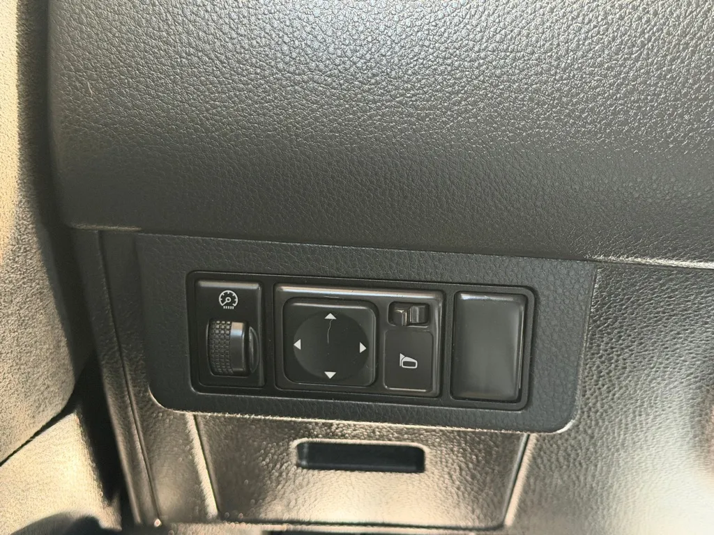 Nissan Versa photo 14