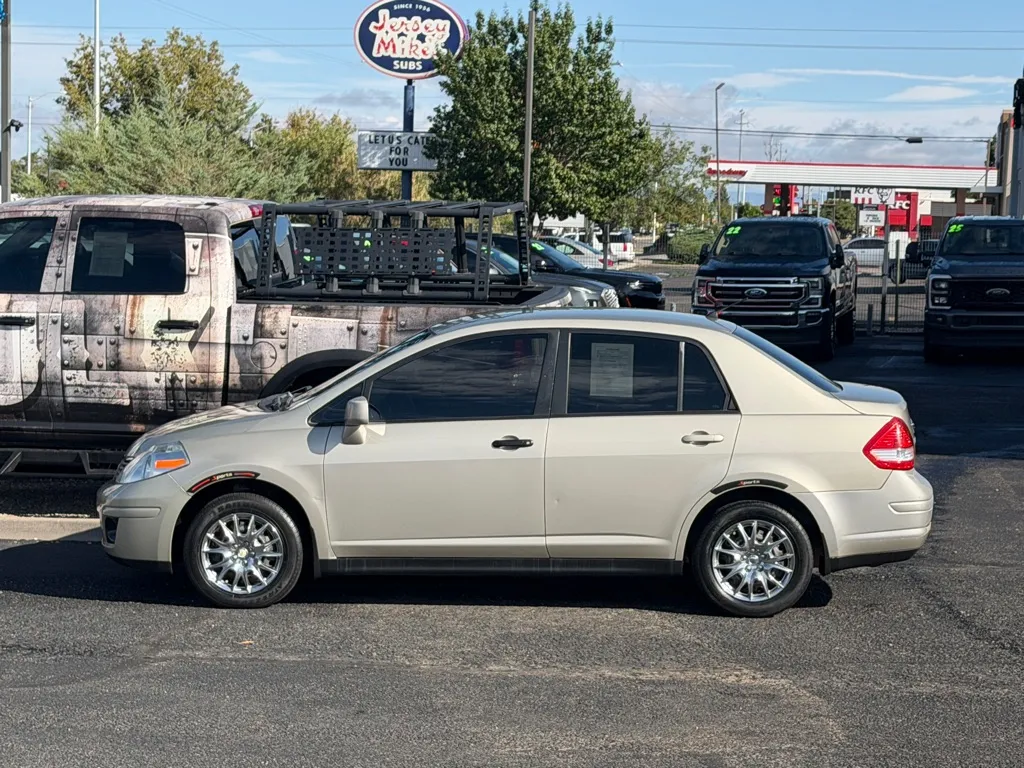 Nissan Versa photo 44