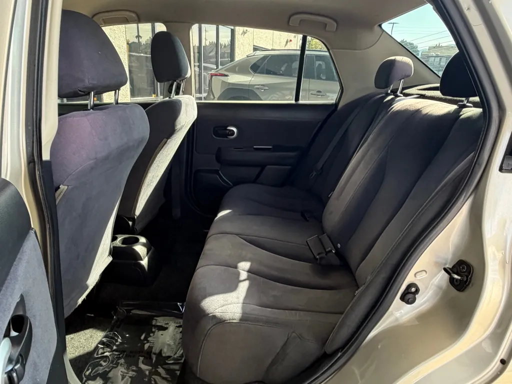 Nissan Versa photo 18