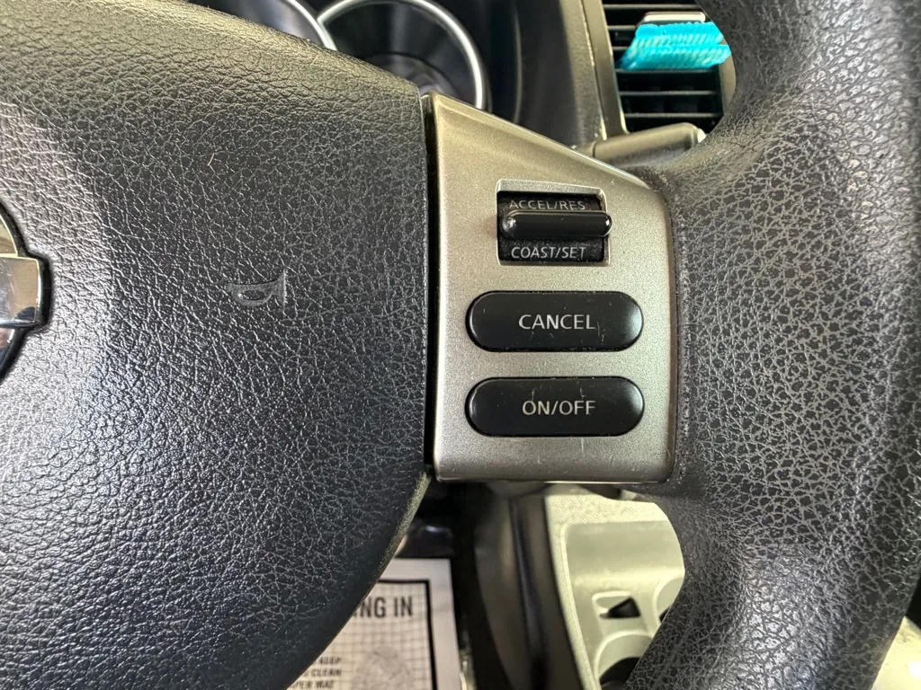 Nissan Versa photo 9