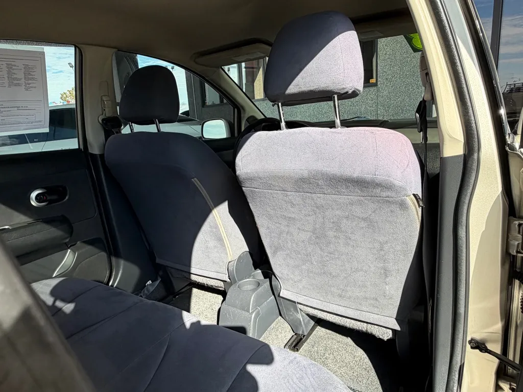 Nissan Versa photo 28