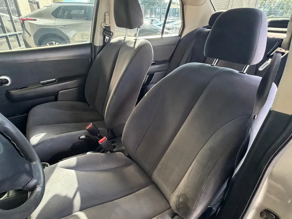 Nissan Versa photo 6