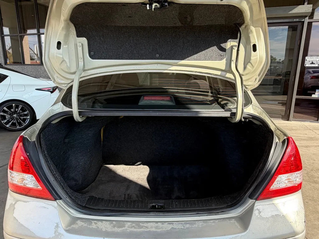 Nissan Versa photo 23