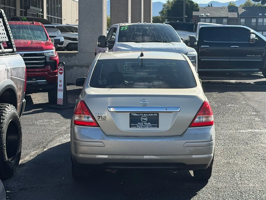 Nissan Versa photo 40