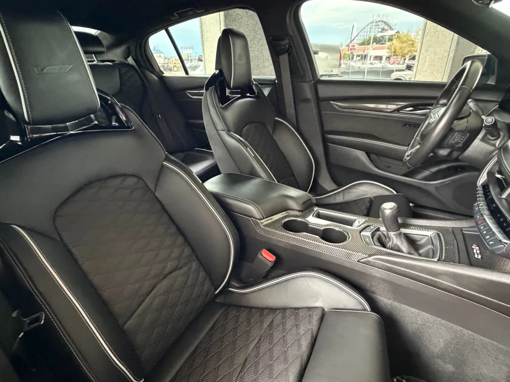 Cadillac Ct5-v photo 40